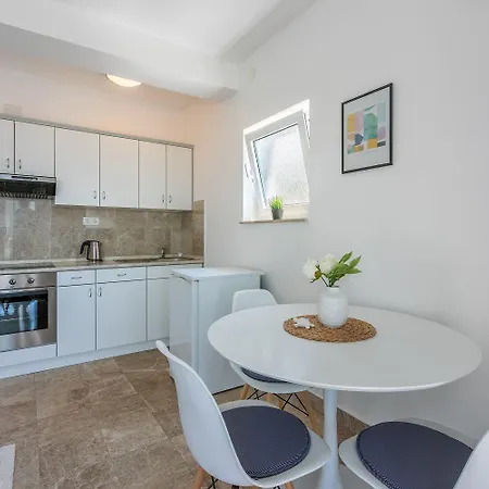 Studio-apartment Mit Meerblick Apartmán *